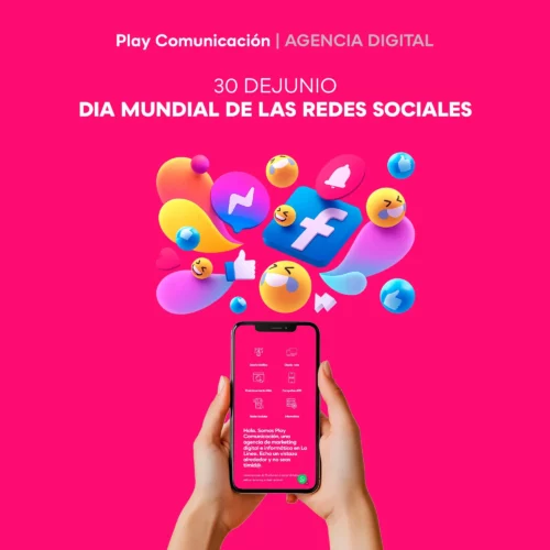Manos aguantando un teléfono arriba iconos de redes sociales